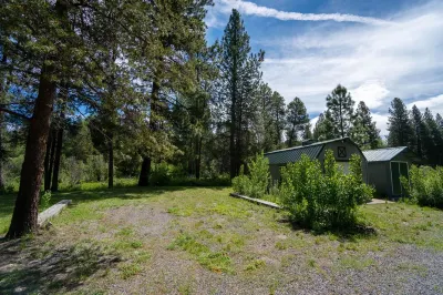 Running Bear · Running Bear on Fort Creek-CraterLake Bungalows Hotels near Crater Lake National Park