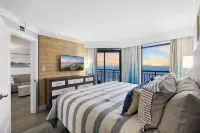 Luxurious Beachfront 3BR 15Th Floor VIP Suite. Amazing Direct Ocean Views! Hotels in 