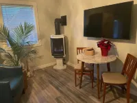 Luxuriously comfortable & peaceful getaway downtown Ashland, with views.