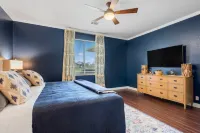 2 King Beds in This Relaxing Home on the Greenbelt.