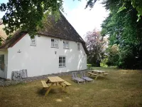 Holiday in historic thatched-roof estate from 1750 Hotel a Norderbrarup