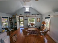 Cozy cottage with Ninigret Pond access and a short walk to the beach