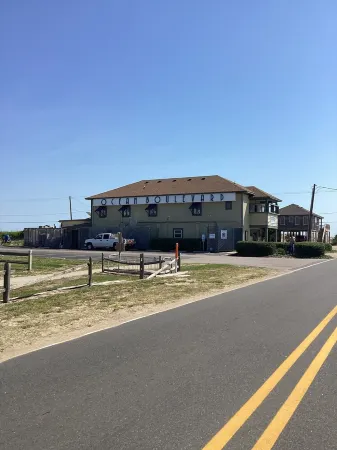 PRIVATE//QUITE /COZY / / OCEAN VIEW / COUPLES GETAWAY. WALK TO FOOD & LIVE MUSIC