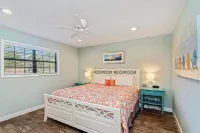 Charming, cozy with a coastal vibe family sized villa, 15 min walk to the beach.