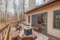 Private Cabin in Wooded Oasis with many amenities!