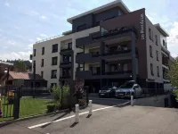 Between the lake and town center, 75 m², enclosed parking, terrace, elevator, WIFI - 2 étoiles