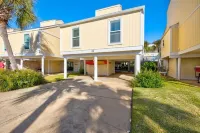Private Beach Villa! FREE BEACH CHAIRS, 5 pools, hot tubs, and Free Par 3 golf!