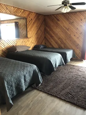Quiet cabin that sits right on the edge of the water!!  Pet friendly
