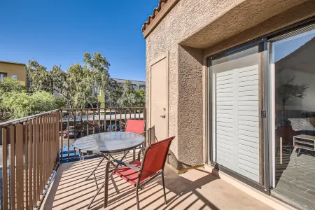 Cozy and Contemporary Tempe Condo - N Tempe location convenient to everything Отели рядом с достопримечательностью «ASU University Housing»