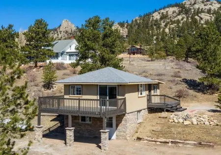 Great Location, Spectacular Mountain Views and gas firepit3306 Отели рядом с достопримечательностью «MacGregor Ranch Museum»