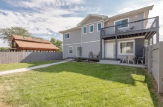 EXPLORE CO-Perfect for fams/groups. Close to DIA.