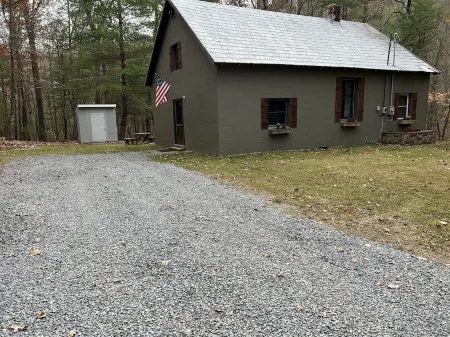 Cabin joins Lost River State Park! Convenient to most popular hiking trail.