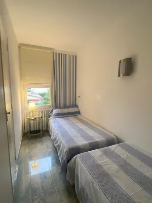 Housing near the center, / air conditioning Hotels near Càmping Les Medes