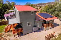 Luxury Durango Retreat, 5 Min to Downtown, Hot Tub, Views, Games, Pets Welcome!
