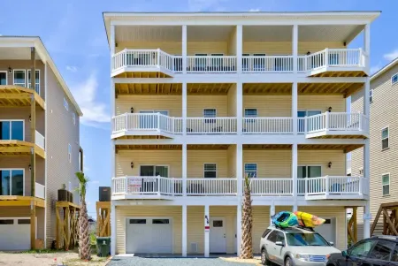 6 Bed 5 Bath Ocean Views, Elevator, 2 masters Suites, & Community Pool