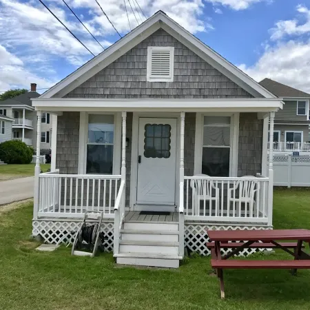 Diane Cottage, York Manor, Short Sands Beach