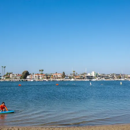 Beach across the street, Alamitos Bay steps away! No hidden Fees!