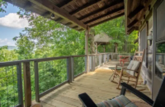 Romantic Getaway with real wood fireplace, Hot tub, Spectacular Mountain Views