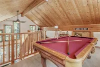 Moonridge cabin + treehouse + hot tub + pool table