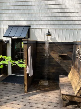 The Red Dog Cottage In The Woods w/ Hot Tub Отели в г. Чаттарой