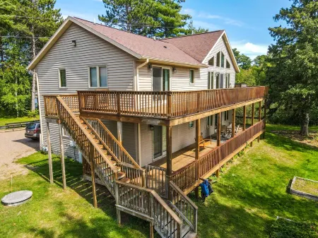 101 Upper Lake Mohawksin Shores, 3 bed, 2 bath with master Отели в г. Брадли