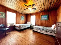 Creek Front Home, Short Walk to the Beach. Beautiful Marsh Views!