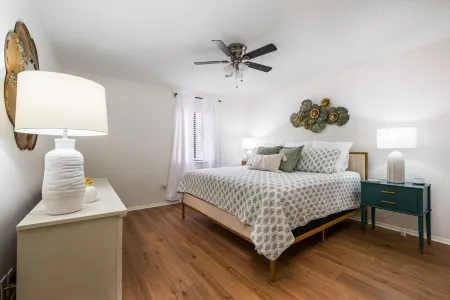 Cozy 2-bedroom condo in the heart of Homewood/Vestavia, minutes from Samford/UAB Отели рядом с достопримечательностью «Университет Самфорд»