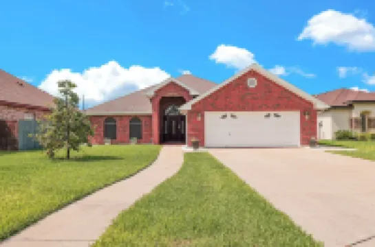 Spacious & Central Pool Home By McAuliffe Park