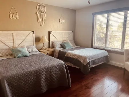 Gorgeous LUXE Lodge 80 Acres cattle Ranch pond Views Close Nat Parks Ski McPhee