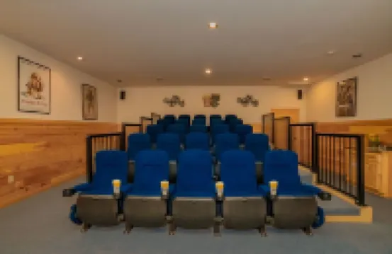Open for '26 Booking! Theater Room, Game Room, Double Kitchen