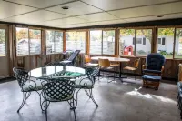 Spacious  Townhouse - 1 mile from Lambeau