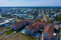Top floor oceanfront condo in sand pebbles, pool