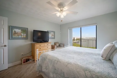 Dolphins, Pickleball, Sand Oh My-Waterfront Vacation Beach Condo w/ Resort Perks