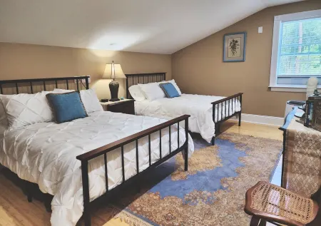 Painted Sky Homestead Apartment - A unique farm stay, near Moody and Valdosta!