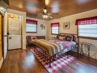 Unique cabin in the city pool home Hotels in Lutz