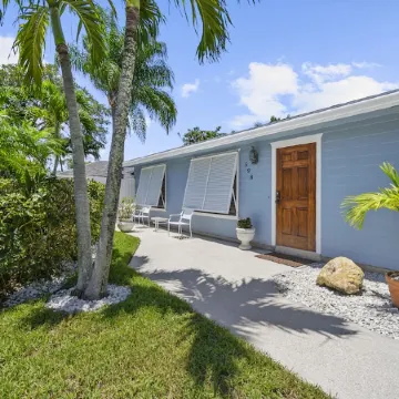 Clean Home Large Heated-Pool - 3/2 +Ofc/den - 3 Miles to Beach "Jupiter Escape"