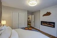 King Bed-Hot Tub-Arcade! Perfect for couples and families. Close to I-71. Hotels in Oldham County