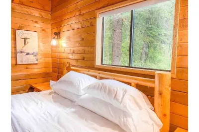 Buffalo Cabin -charming Alpine retreat w/ king bed