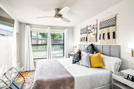 Casa del Sol: Chic Family Home with Heatable Private Pool & Guest House