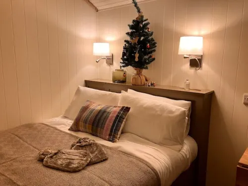 Ballydorn Stay Shepherds Hut with a view - 3-Star