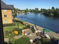Beautiful Penthouse Apartment Hotel a Shepperton