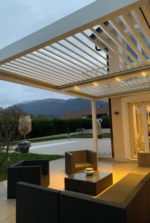 Superb 330m² villa sleeping 11, heated pool, terrace and garden Отели в г. Дивон-ле-Бен