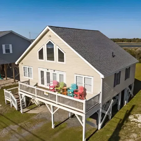 Beautiful Beachfront and Bayfront House