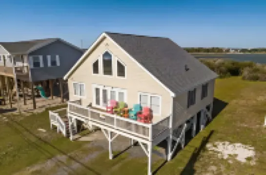 Beautiful Beachfront and Bayfront House