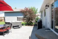 Peaceful & Relaxing Family Retreat: National Park Theme, Hot Tub & Game Room