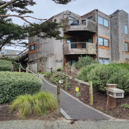 Cozy beach condo with ocean access. Easy drive to Santa Cruz or Monterey.