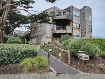 Cozy beach condo with ocean access. Easy drive to Santa Cruz or Monterey.
