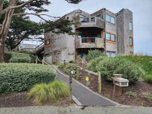 Cozy beach condo with ocean access. Easy drive to Santa Cruz or Monterey. Hotels in Watsonville