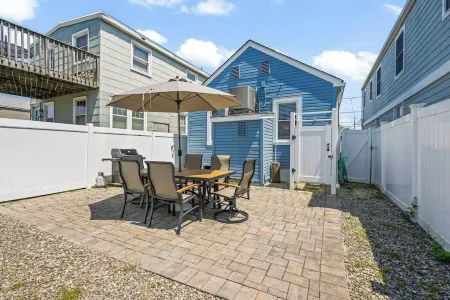 Comfy & Cozy - 3BR House - 1 Block to the Boardwalk