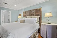 Bottlebrush on Bowen - the perfect location in Ocean Springs. Walk to downtown! Hotels in 